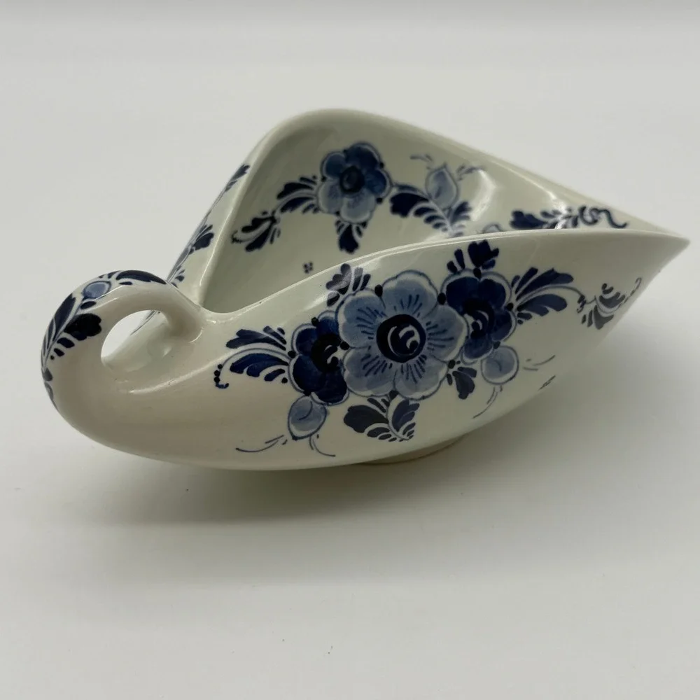 Vintage Regina Gouda Delft Style Trinket Dish Sauce Boat Holland 894 WB Floral